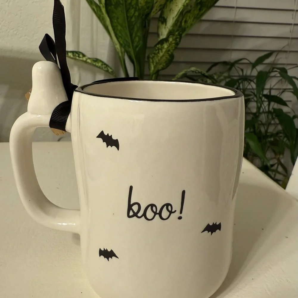 Rae Dunn Peanuts Halloween Mug - Snoopy ‘Boo’ - Picture 2 of 4